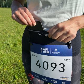 Už jste zaznamenali náš nový běžecký pás, který je ideální na závody? 🏆 Do tohoto pružného opasku si bezpečně uložíte...